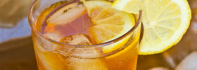 Refreshing Peach Ginger Iced Tea for HCG Phase 2 with lemon slice